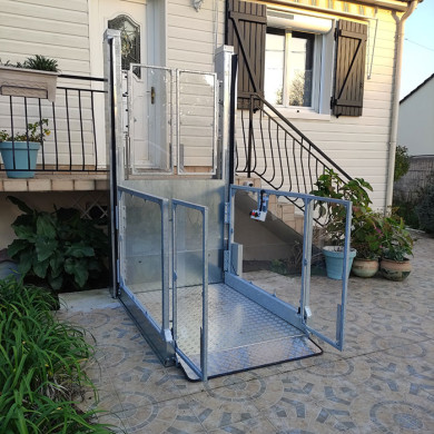 Installation-plateforme-elevatrice-PMR-indre-et-Loire