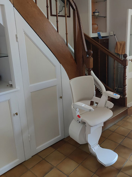 installateur-monte-escaliers-otolift-le-mans-equipements-pmr