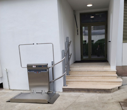 installation-plateforme-monte-escalier-ecole-Tours