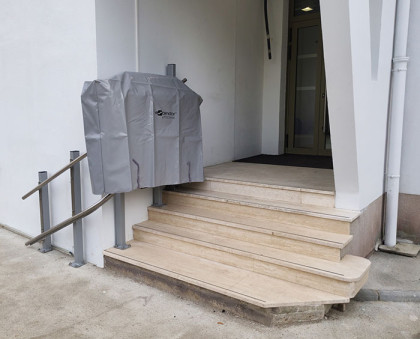 plateforme-monte-escalier-ecole-Tours-menanteau