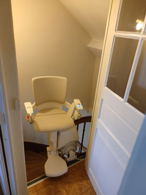 installation-monte-escaliers-otolift-au domicile de Madame P. au Mans