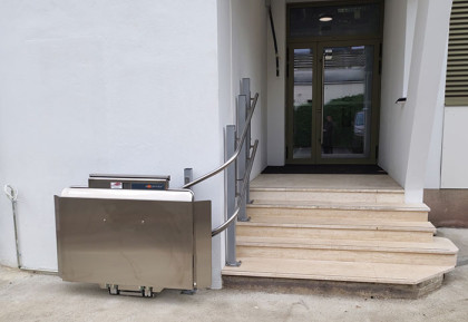 installation-plateforme-monte-escalier-ecole-Tours